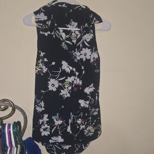 Jessica SIMPSON Sleeveless Floral V-Neck Women's Top - Black
